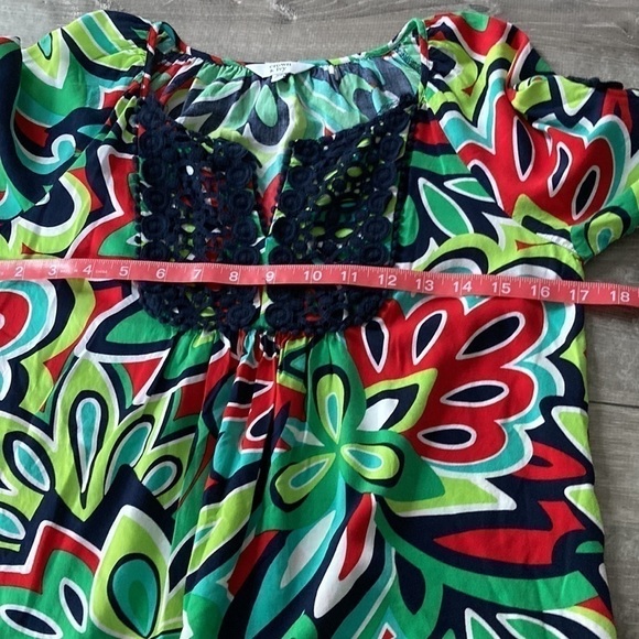 Crown & Ivy -Small - Tunic with Lace Inlay - Picture 5 of 8